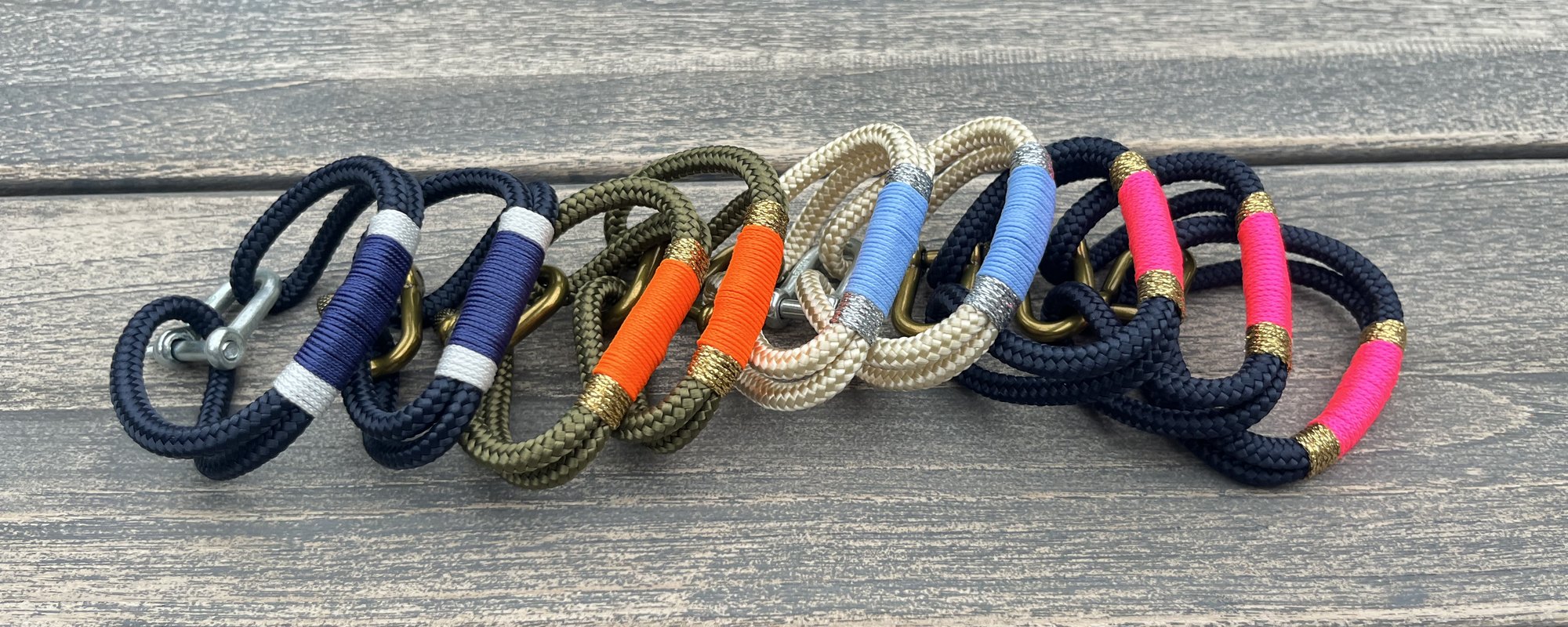 Alle HighTIDES Armbänder nebeneinander